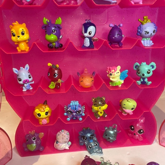 Hatchimals CollEGGtibles Collector's Case - Picture 6 of 13